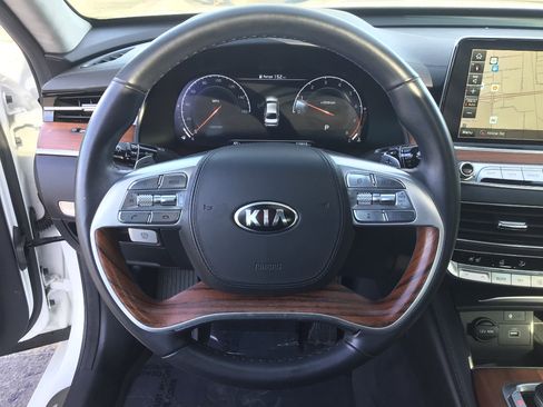 Used 2019 Kia K900 Luxury w/ VIP Package image 12