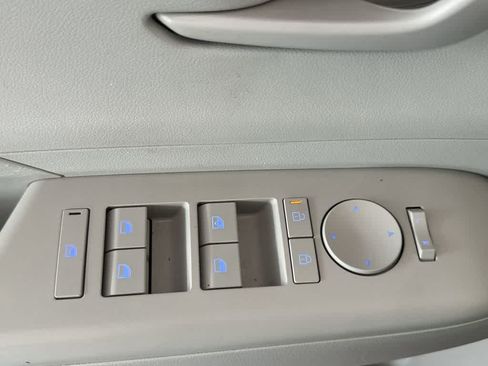 Used 2024 Hyundai Kona SEL FWD image 29