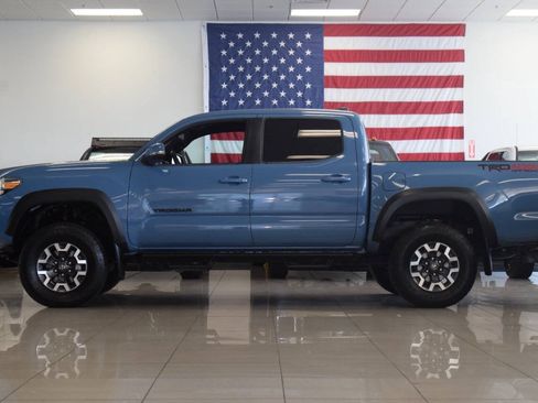 Used 2019 Toyota Tacoma TRD Off-Road w/ Technology Package AWD/4WD image 4