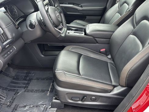 Used 2024 Nissan Pathfinder SL image 13