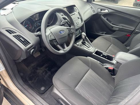 Used 2017 Ford Focus SE FWD image 9