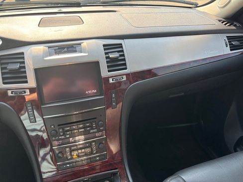 Used 2013 Cadillac Escalade Premium AWD/4WD image 17