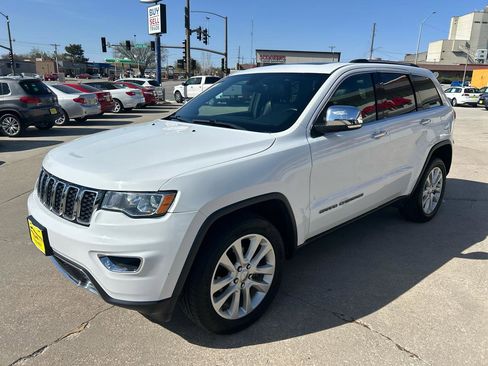 Used 2017 Jeep Grand Cherokee Limited image 7