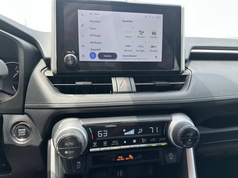 Used 2024 Toyota RAV4 XLE FWD image 9