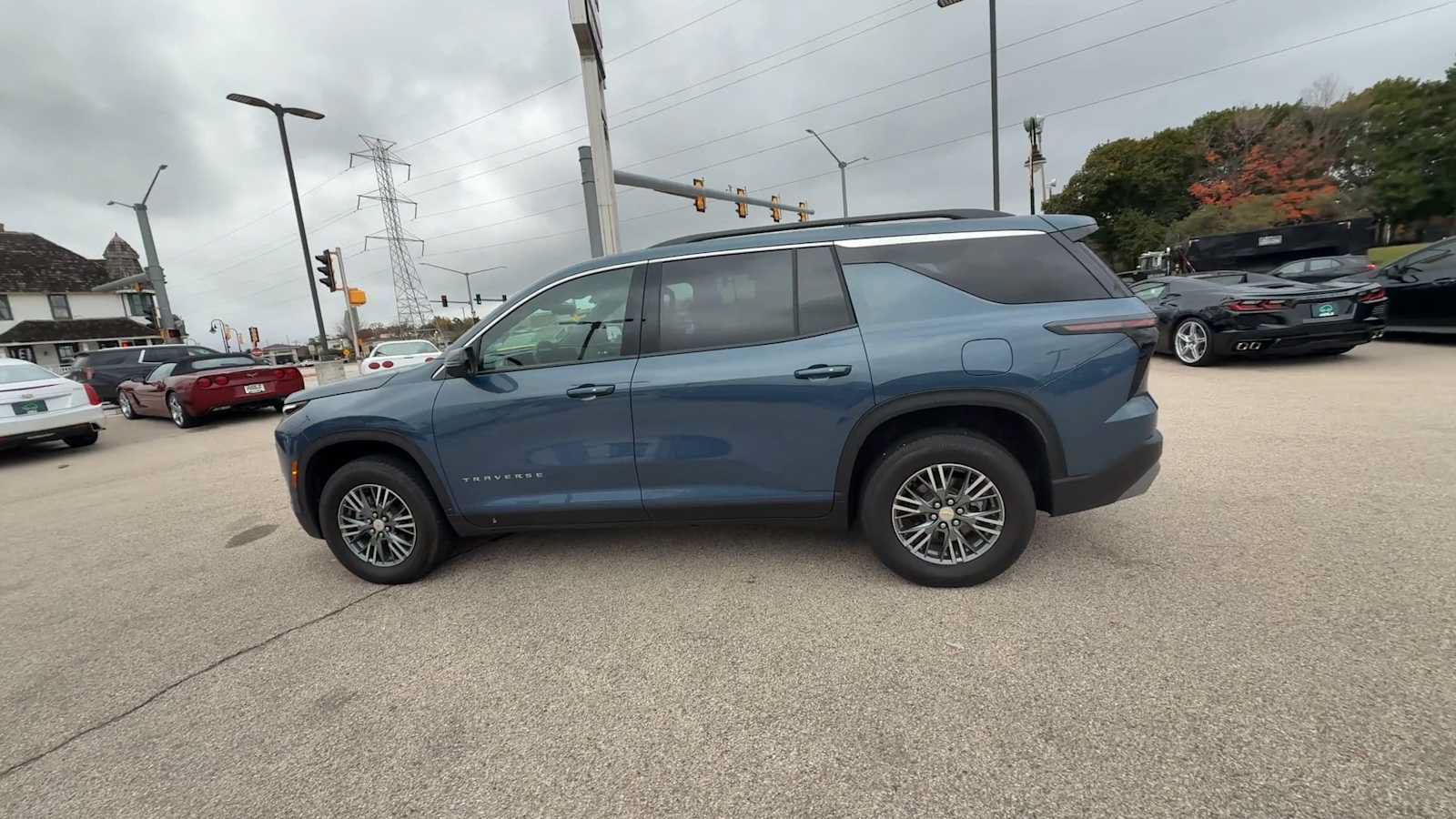 Certified 2025 Chevrolet Traverse LT w/ Driver Confidence Package AWD/4WD image 5