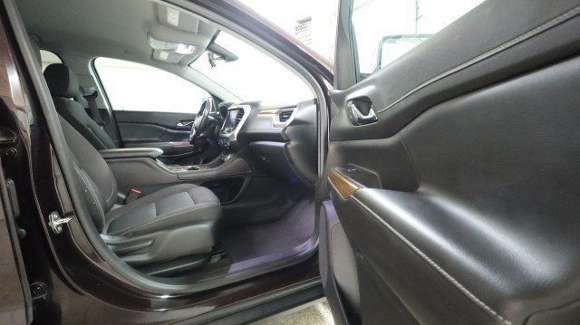 Used 2020 GMC Acadia SLE FWD image 10