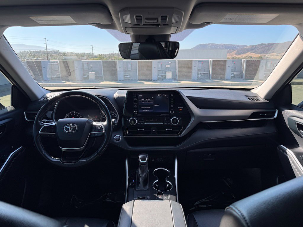 Used 2022 Toyota Highlander XLE FWD image 12