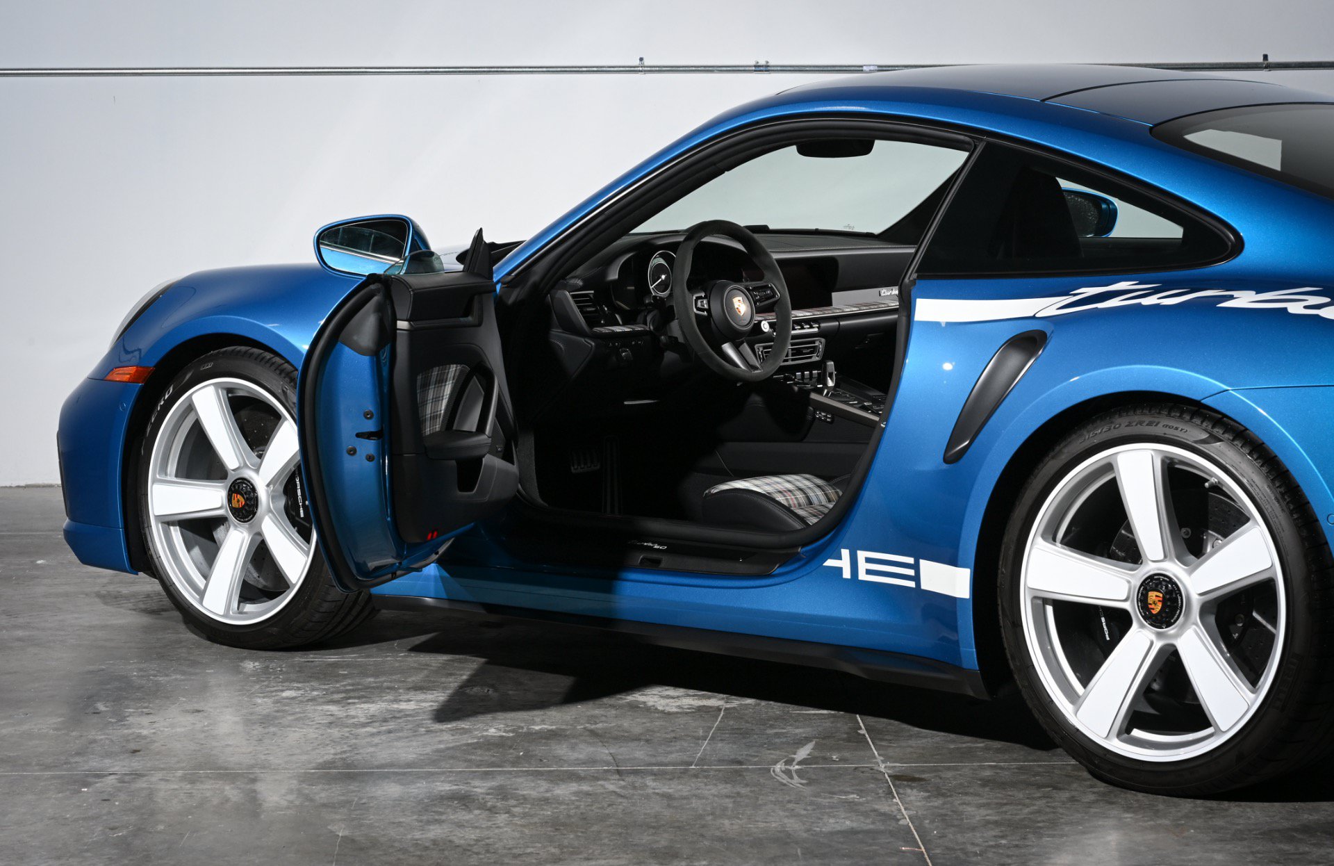Used 2025 Porsche 911 Turbo S AWD/4WD image 15