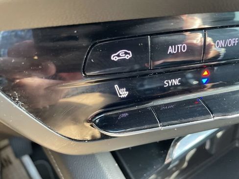 Used 2023 Buick Envision Essence FWD image 24