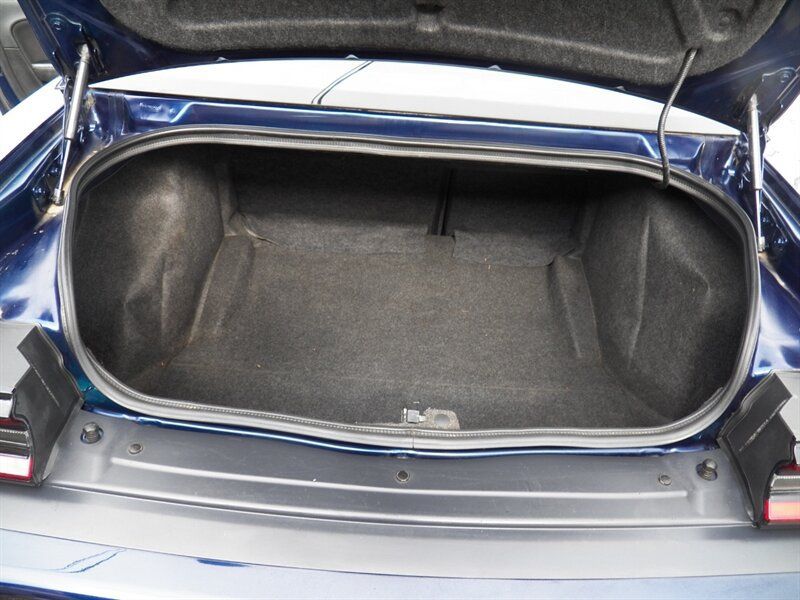 Used 2016 Dodge Challenger SXT RWD image 9