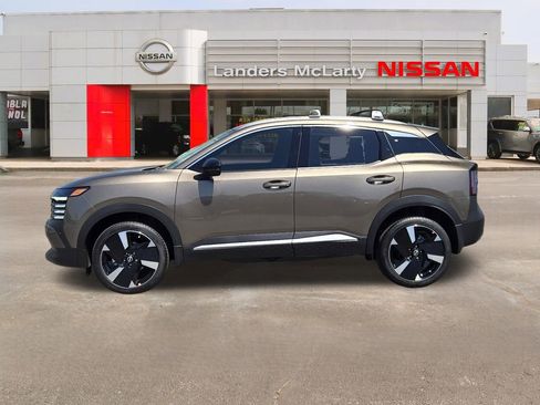 New 2026 Nissan Kicks SR w/ Cold Weather Package FWD image 6