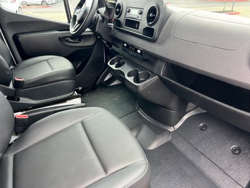 Used 2023 Mercedes-Benz Sprinter 1500 image 14
