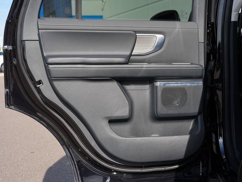 Used 2025 Ford Expedition Platinum AWD/4WD image 19