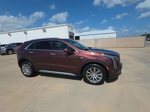 Used 2023 Cadillac XT4 Premium Luxury w/ Technology Package FWD image 4