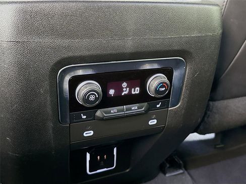Used 2022 Chevrolet Tahoe LT w/ LT Signature Package RWD image 17