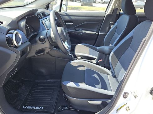 New 2025 Nissan Versa SV w/ Trunk Package FWD image 3
