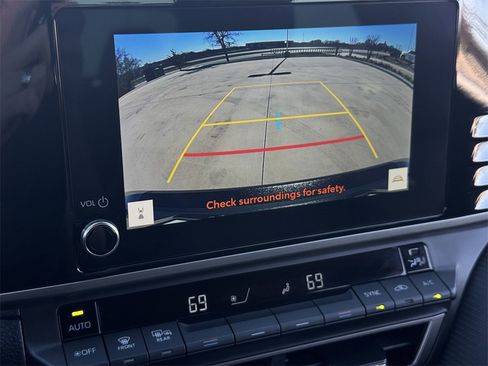 Used 2025 Toyota Camry SE w/ Convenience Package image 19