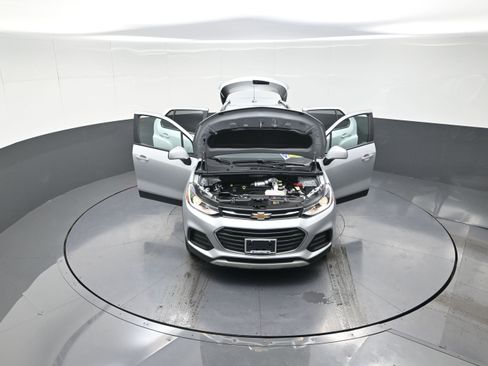 Used 2022 Chevrolet Trax LT w/ LT Convenience Package image 12