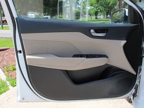 Used 2019 Hyundai Accent SE FWD image 12