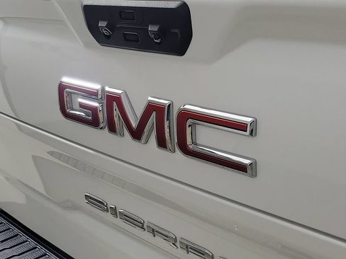 Used 2023 GMC Sierra 1500 SLT w/ SLT Premium Package AWD/4WD image 5