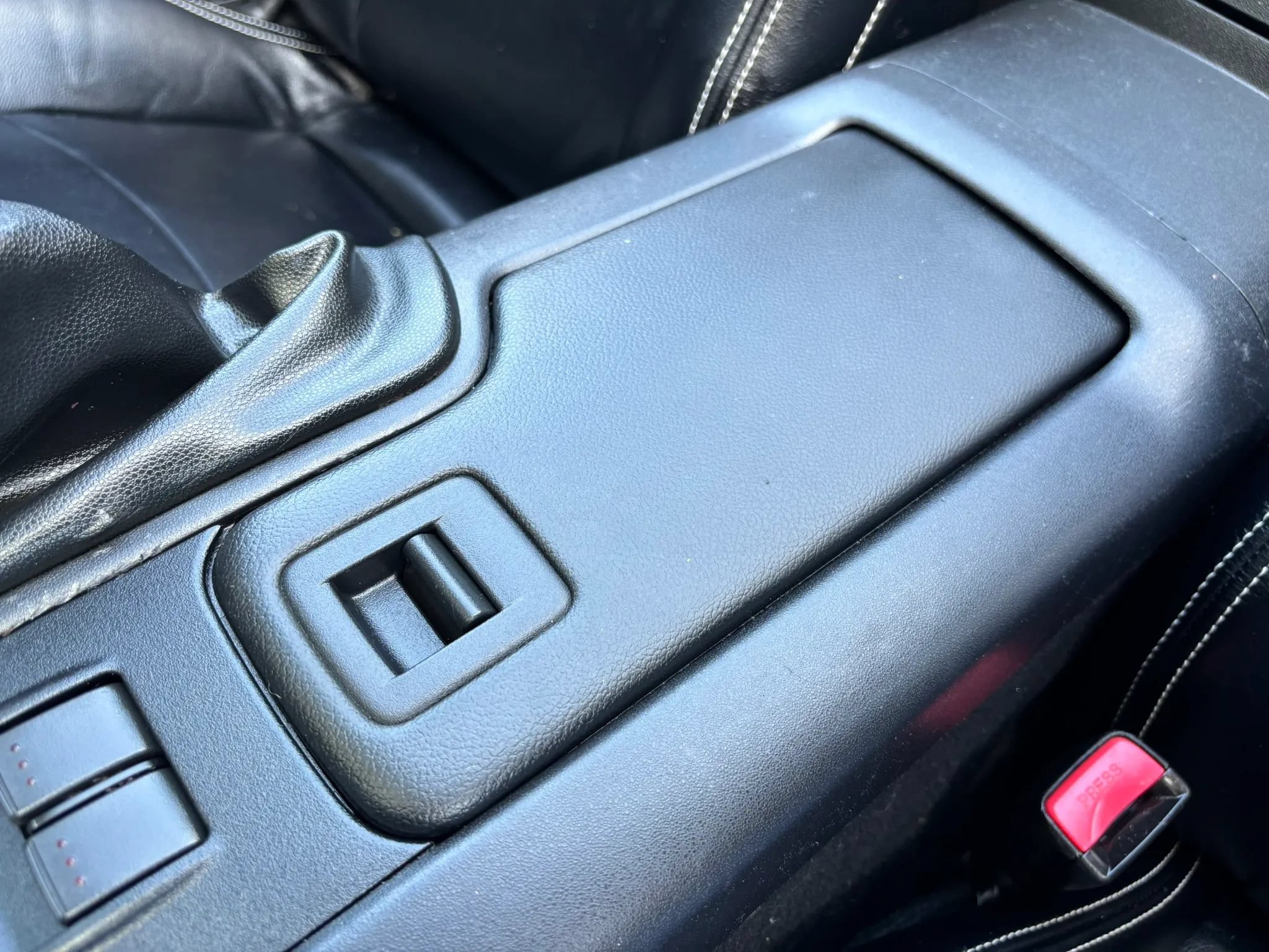 Used 2012 MAZDA MX-5 Miata Sport RWD image 31