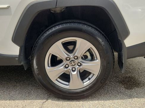 Used 2025 Toyota RAV4 XLE FWD image 31