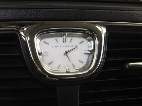 Used 2013 Chrysler Town & Country Touring FWD image 26