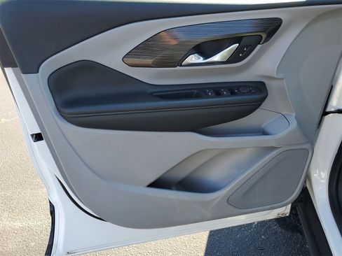 Used 2024 GMC Terrain SLE image 8