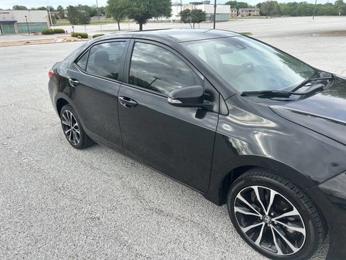 Used 2018 Toyota Corolla SE FWD image 9
