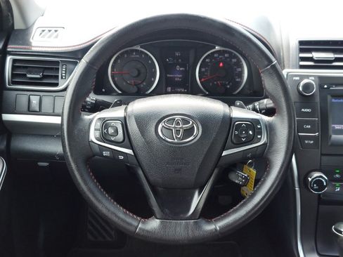 Used 2017 Toyota Camry SE FWD image 12