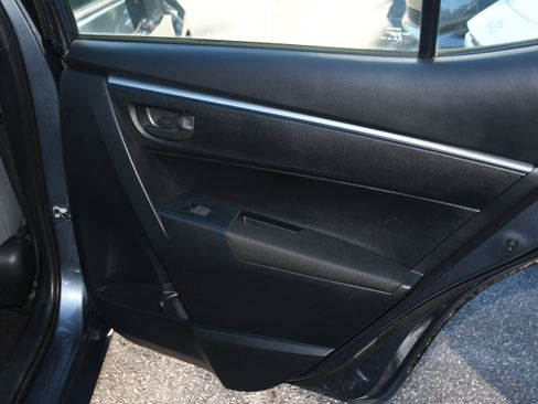 Used 2015 Toyota Corolla L image 17