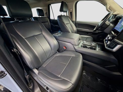 Used 2024 Ford Expedition XLT AWD/4WD image 16