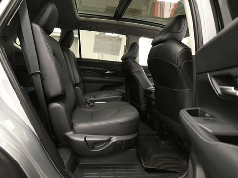 Used 2025 Toyota Grand Highlander AWD image 26