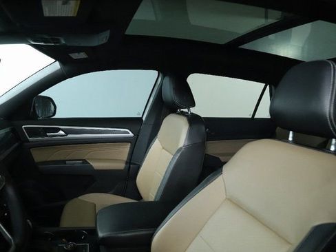 Used 2021 Volkswagen Atlas Cross Sport SEL R-Line w/ Luggage Net & Mats Package image 18