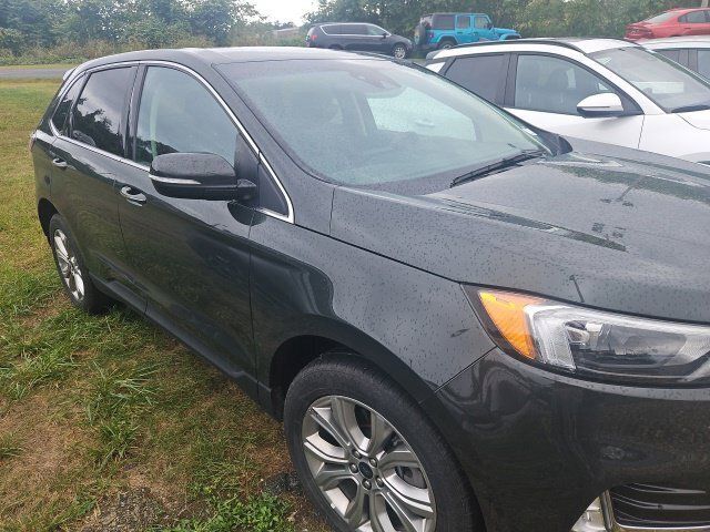 Used 2024 Ford Edge Titanium AWD/4WD image 2