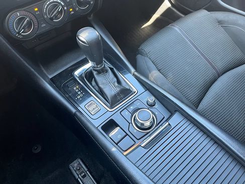 Used 2017 MAZDA MAZDA3 Sport w/ Preferred Equipment Package FWD image 32