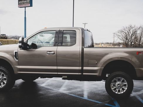 Used 2019 Ford F250 Lariat w/ Chrome Package image 6
