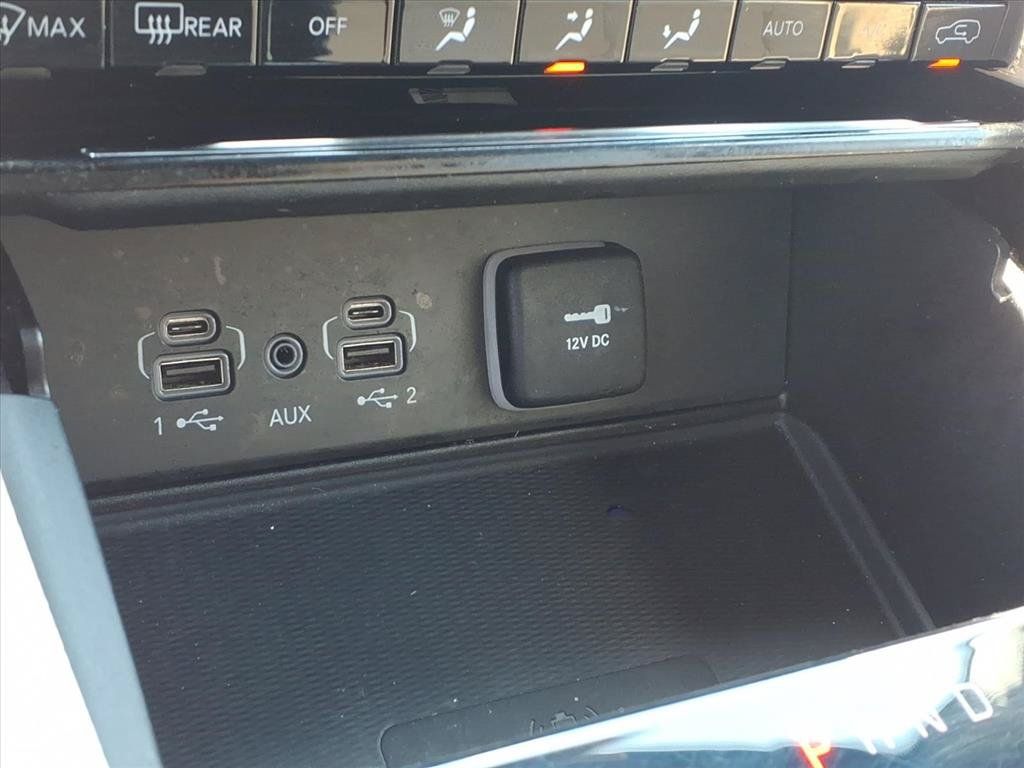Used 2023 Jeep Grand Cherokee Limited w/ Luxury Tech Group II RWD image 8
