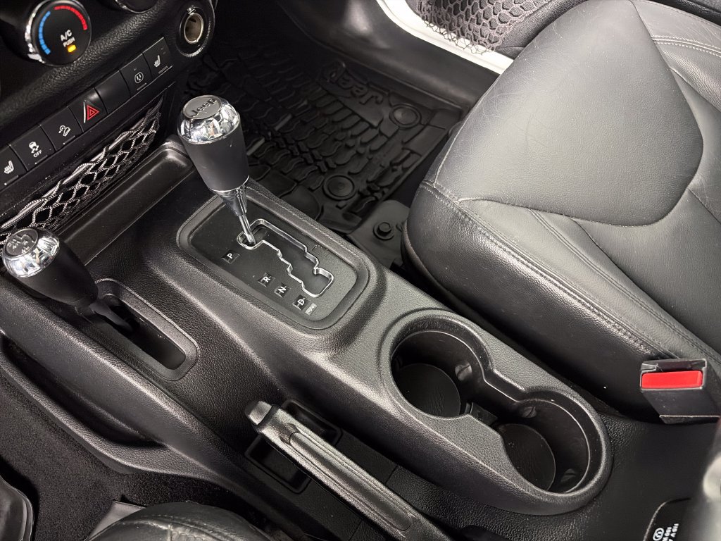 Used 2015 Jeep Wrangler Unlimited Sahara AWD/4WD image 22
