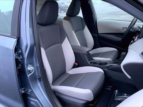 Used 2025 Toyota Corolla LE w/ Convenience Package image 9