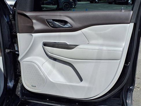 Used 2017 GMC Acadia SLT image 12