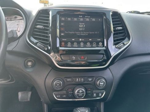 Used 2019 Jeep Cherokee Limited image 9