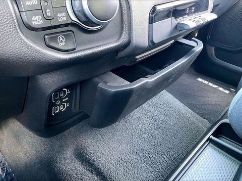 Used 2023 RAM 1500 Big Horn AWD/4WD image 32