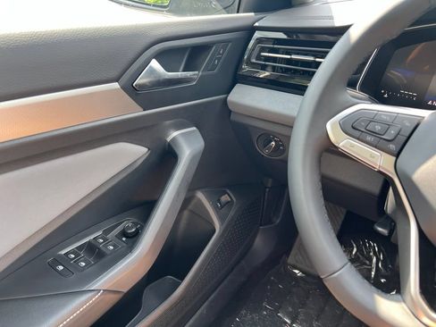 New 2026 Volkswagen Jetta SE FWD image 18