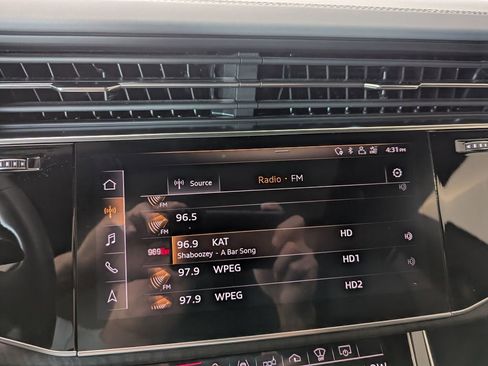 Used 2019 Audi Q8 Prestige w/ Luxury Package AWD/4WD image 14