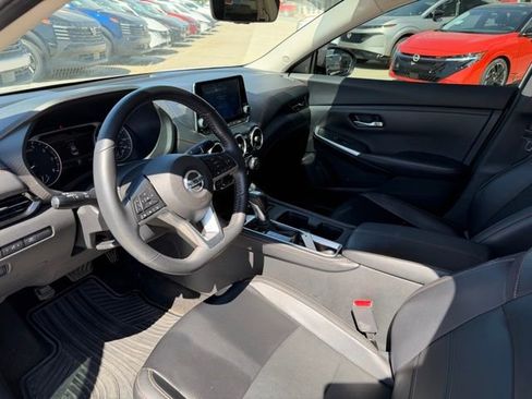Used 2022 Nissan Sentra SR w/ SR Premium Package image 10