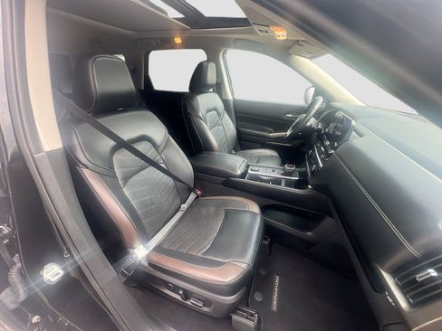 Used 2023 Nissan Pathfinder Platinum w/ Cargo Package AWD/4WD image 31