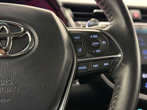 Used 2020 Toyota Camry XSE image 18