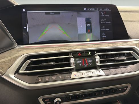 Used 2022 BMW X7 M50i w/ Dynamic Handling Package AWD/4WD image 15