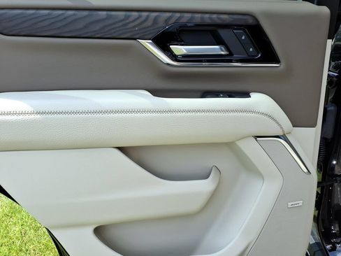 New 2026 GMC Yukon Denali w/ LPO, Floor Liner Package AWD/4WD image 17